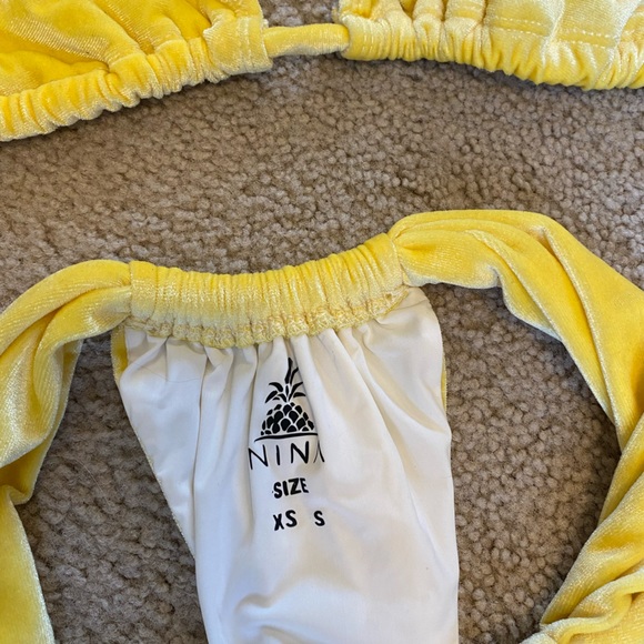 Bikini - Picture 3 of 3